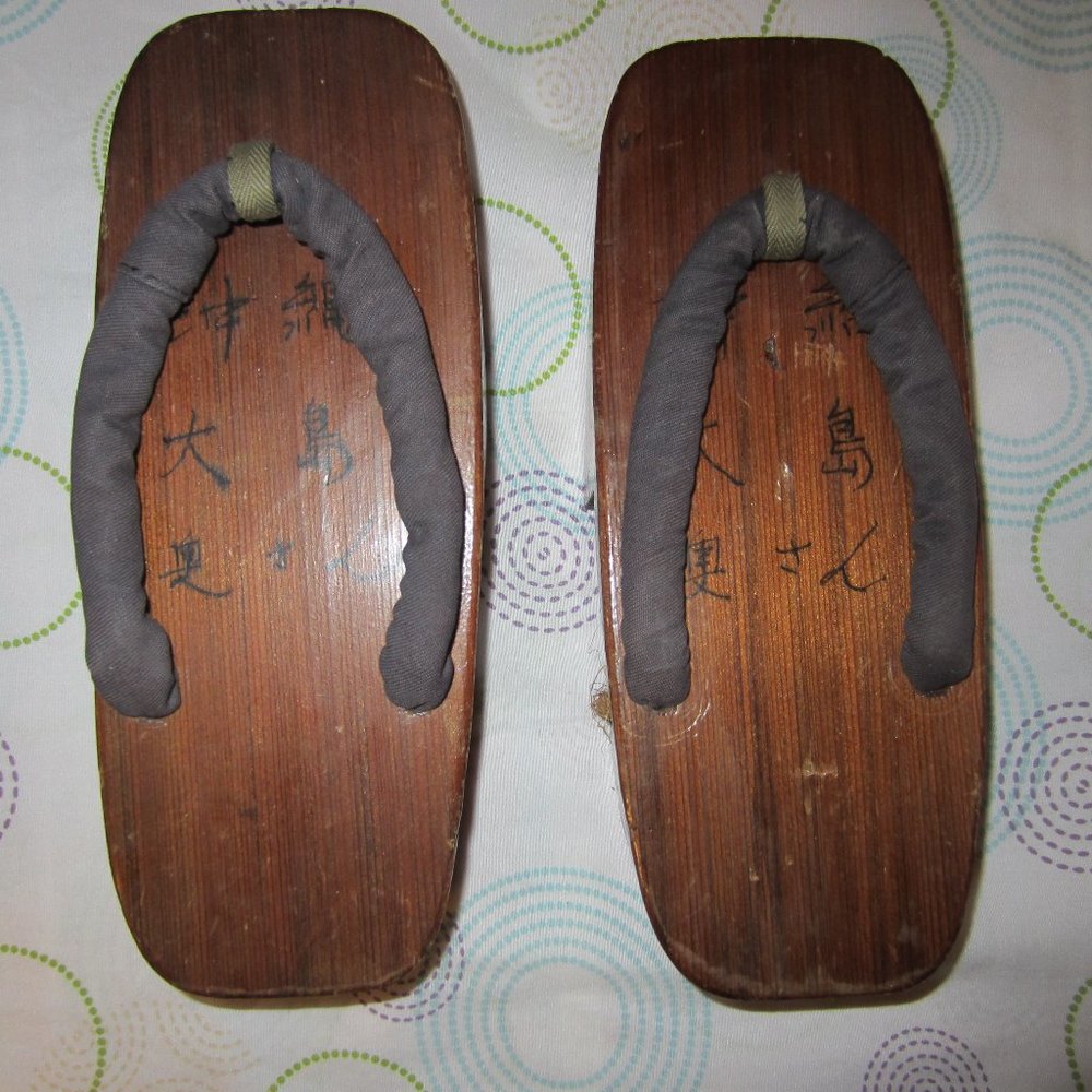 VTG/OLD-CHINESE WOODEN KIMONO CLOGS